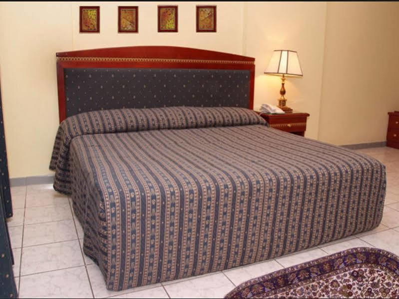 שארג'ה Al Sharq Hotel Apartment מראה חיצוני תמונה