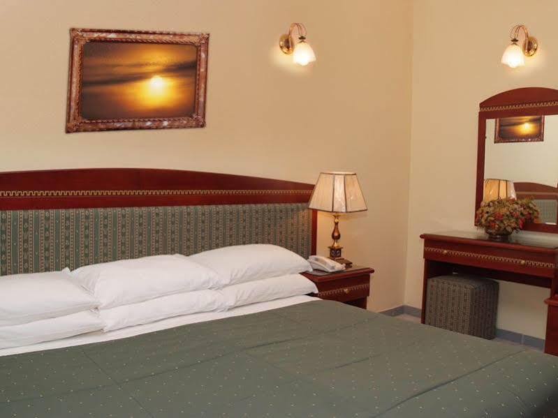 שארג'ה Al Sharq Hotel Apartment מראה חיצוני תמונה